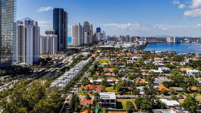 Foto del edificio - 18975 Collins Ave