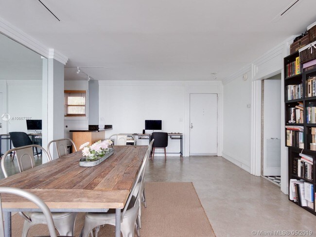 Foto del edificio - 770 NE 69th St