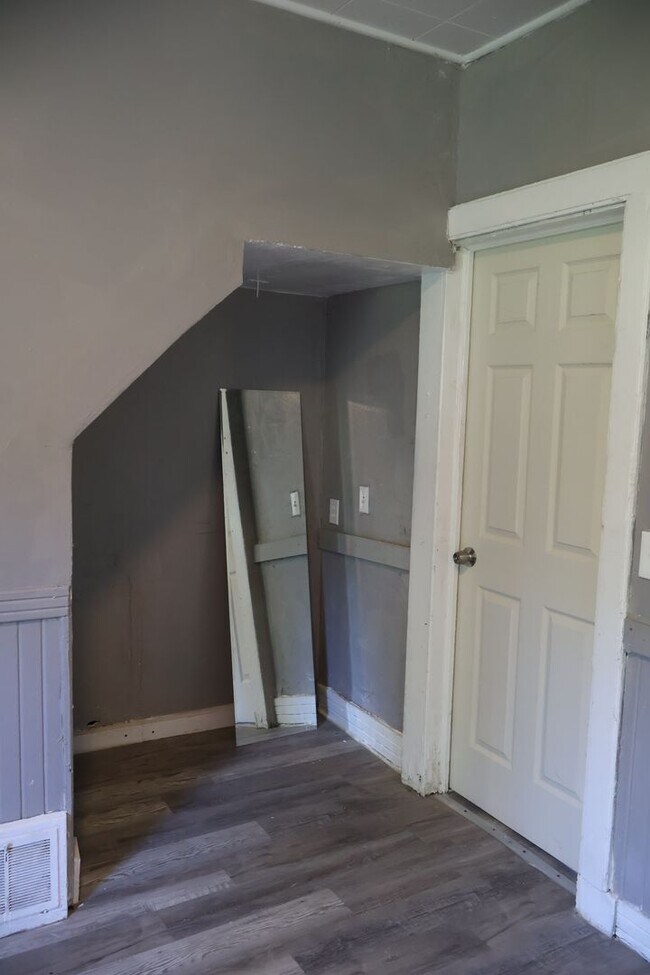 Foto del edificio - 6812 Whitney Ave