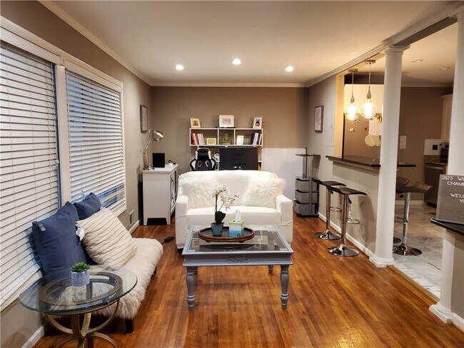 Foto del edificio - 2473 Woodacres Rd NE