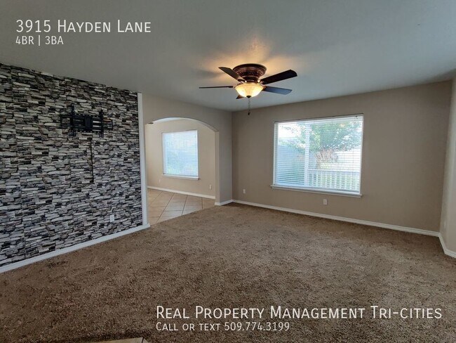 Building Photo - Large West Pasco Home with Quick Commute t...