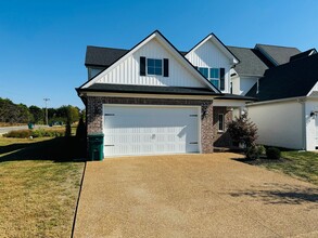 Building Photo - 415 Maple Hill Rd