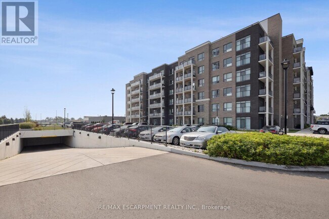 Photo du bâtiment - 5055-5055 Greenlane
