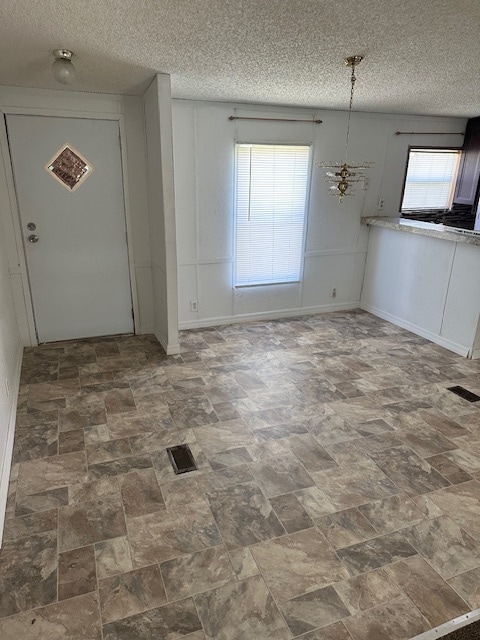 Dining room and bar area - 203 E Carter St
