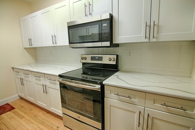 Building Photo - 52 S Finley Ave