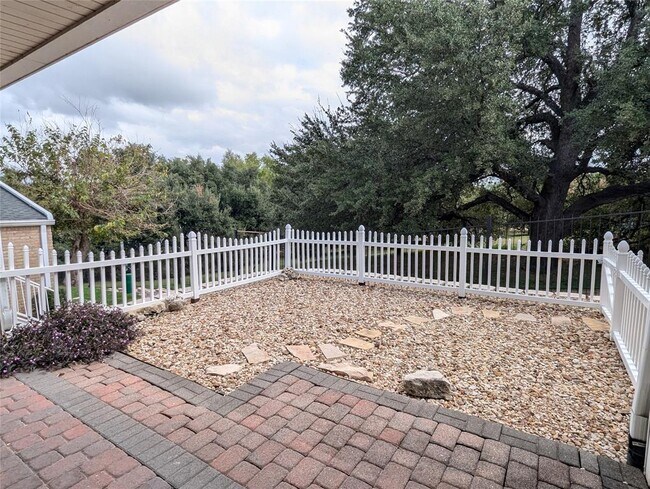 Foto del edificio - 1818 S Lakeshore Blvd