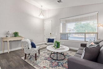 Building Photo - 414 N Merino