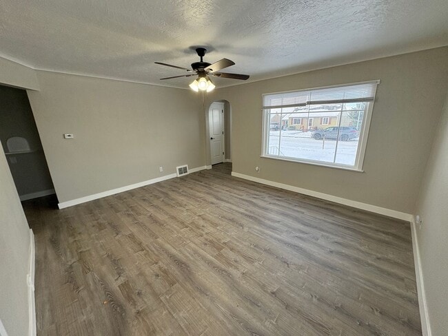 Building Photo - 2 bedroom home for rent