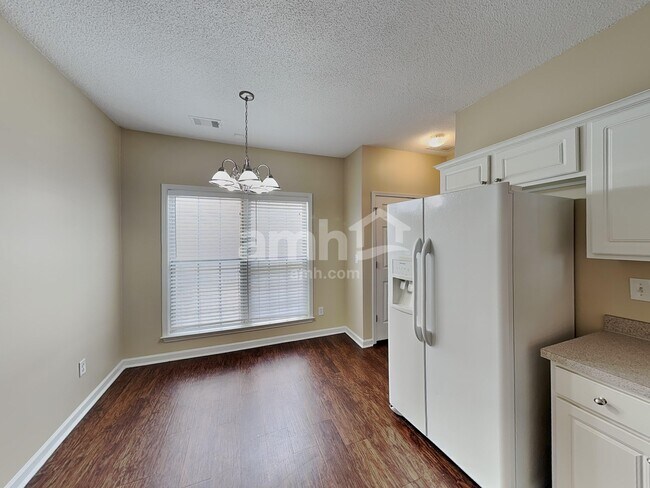 Foto del edificio - 2523 Davenham Ln