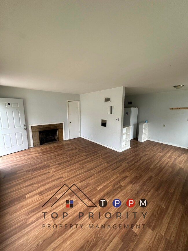 Building Photo - 1 Bedroom | 1 Bathroom Duplex in Waterloo ...