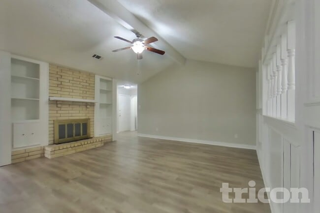 Foto del edificio - 7331 Millbrae Ln