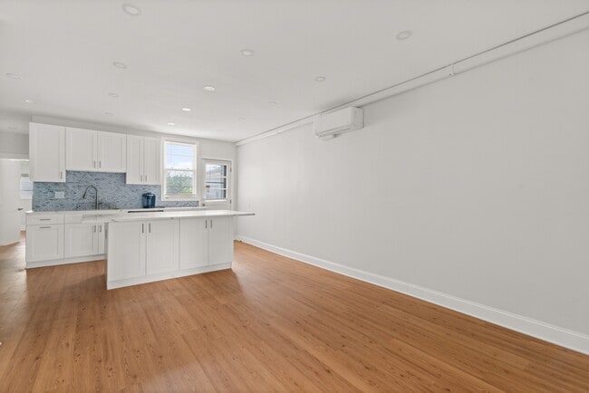 Building Photo - 127 Terhune Ave