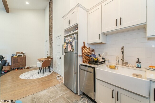 Foto del edificio - 376 Claremont Ave
