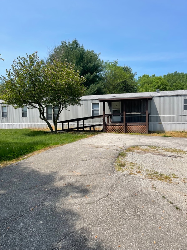 Building Photo - 2734 Middle Leesville Rd