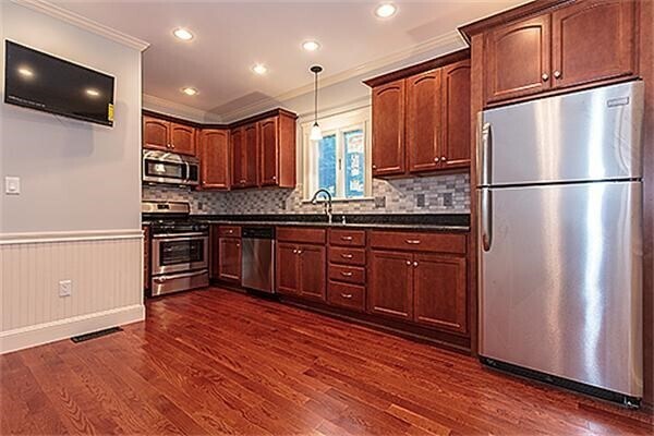 Building Photo - 14 Park Rd