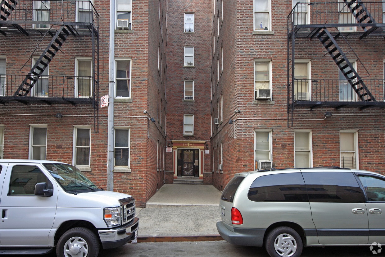 Building Photo - 514 W 213TH ST