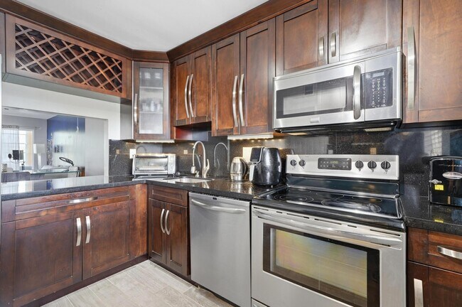 Foto del edificio - 8330 Sands Point Blvd