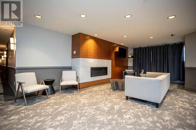 Photo du bâtiment - 5-325 Jacksway Crescent