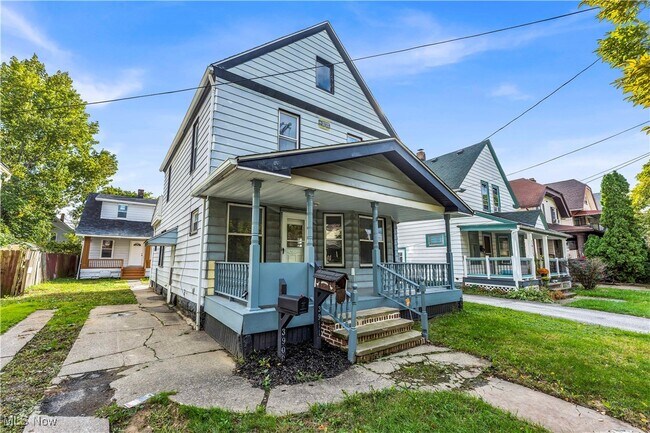 Building Photo - 3911 Daisy Ave