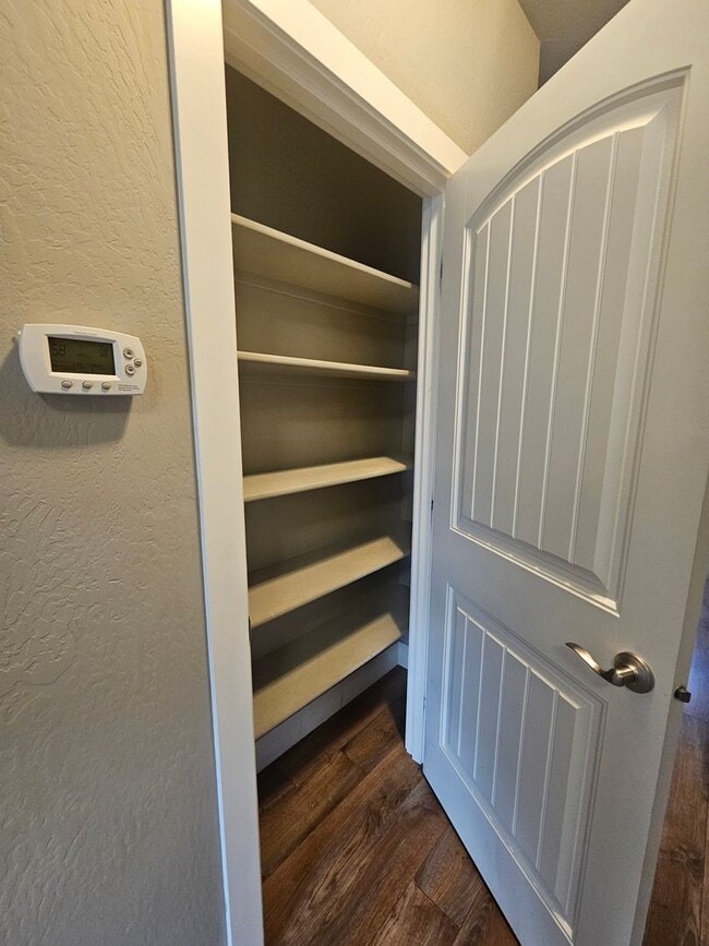 Building Photo - 1803012