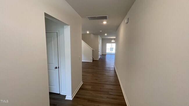 Building Photo - 805 Wagyu Wy