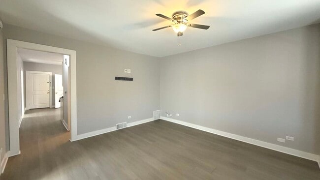 Foto del edificio - 2324 Clarence Ave