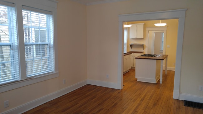 Building Photo - 506 Winton Terrace NE
