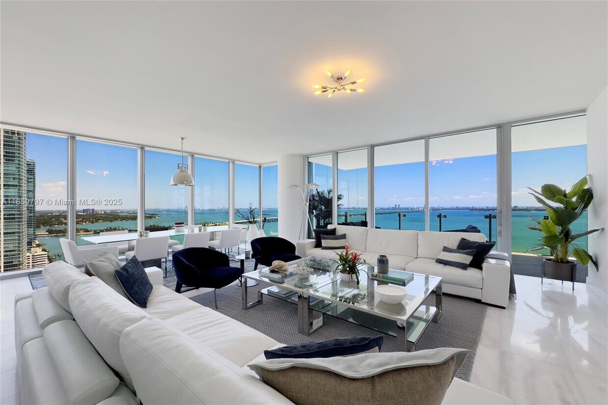 Foto principal - 700 NE 26th Terrace