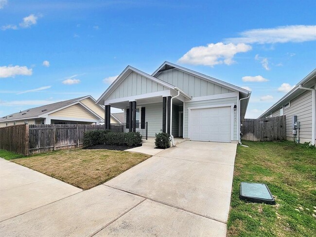 Building Photo - Modern 3BR/2BA Home with Garage & Fenced Backyard