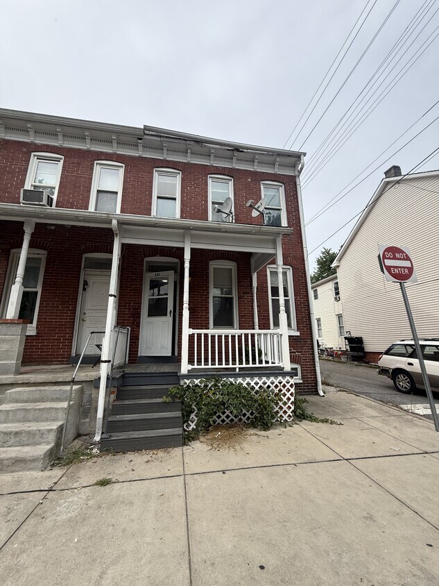 Foto principal - 225 Front St