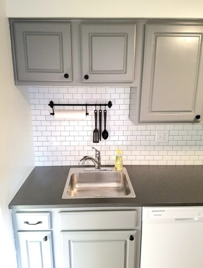 2457 Brook Ledge Rd Unit A31, Bridgeville, PA 15017 Condo for Rent in