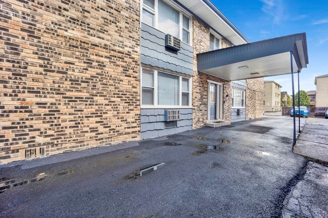 Foto del edificio - 10339 McVicker Ave