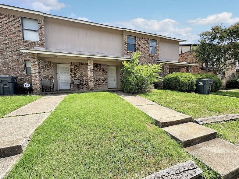 Primary Photo - 1024 Southmoor Dr
