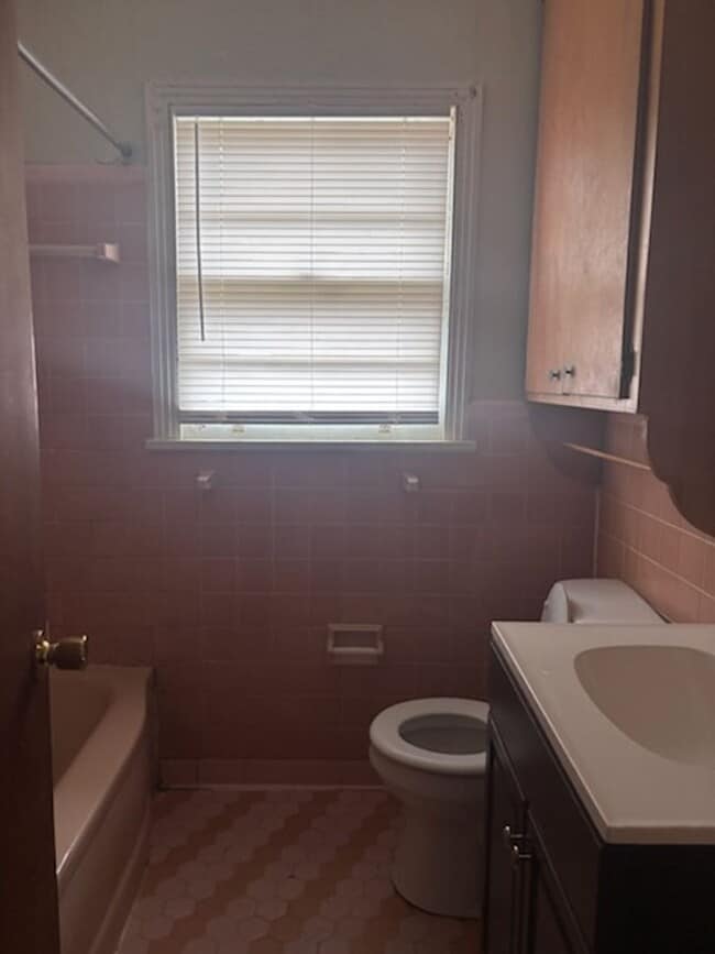 Foto del edificio - 323 Sykes Rd