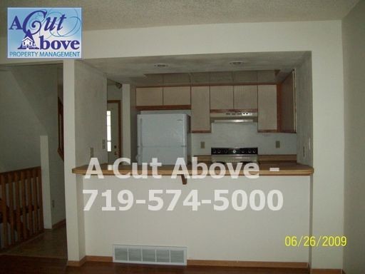 Building Photo - 3 Bedroom Townhouse with Garage
