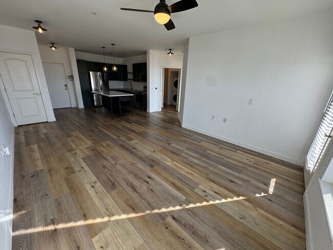 Building Photo - Lincoln Square Lofts Condo