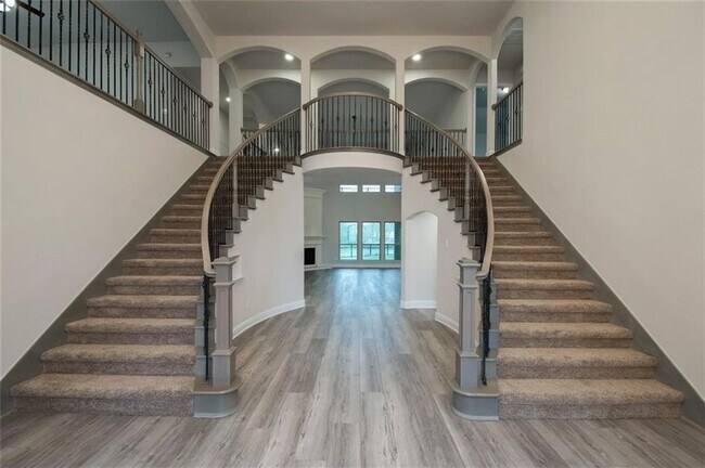 Building Photo - 2627 Linda Vista Dr