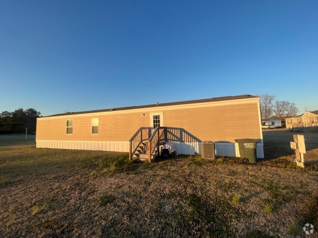 Building Photo - 100 Harvest Ln