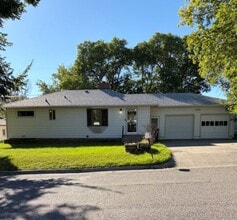 Building Photo - 2414 Meadowood St