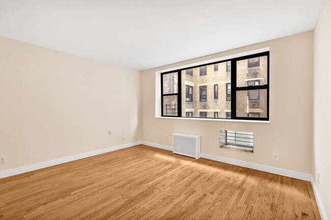 Building Photo - 228 W 82nd St