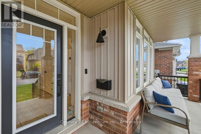 Photo du bâtiment - 30 McLean Ave