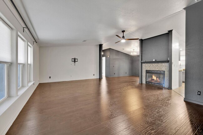 Building Photo - Beautiful Rental Home in Spring Branch for...