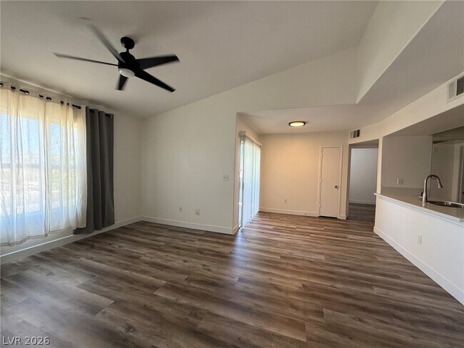 Foto del edificio - 7255 W Sunset Rd