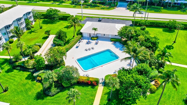Building Photo - 2730 Banyan Rd