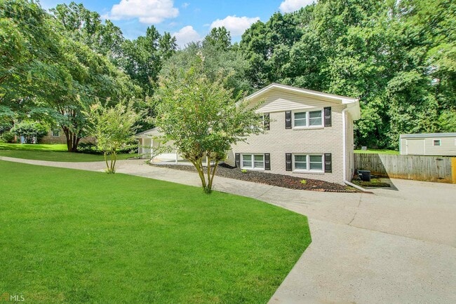 Building Photo - 3986 Holland Dr