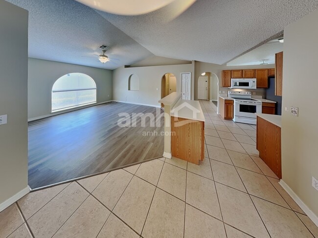 Foto del edificio - 2925 Canyon Trail Ln