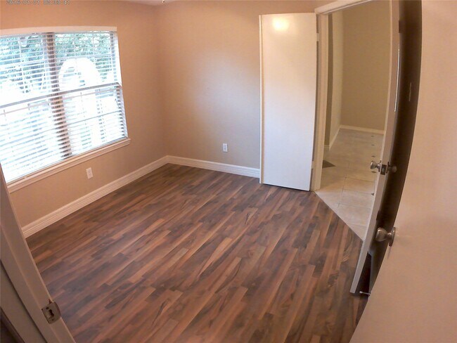 Foto del edificio - 12614 Day Hollow Ln