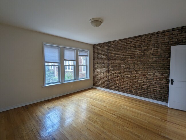 Foto del edificio - 3040 W Wellington Ave
