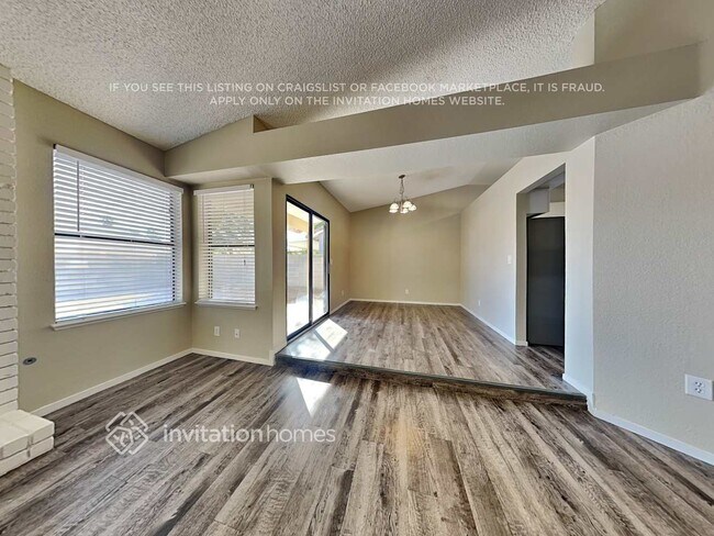 Foto del edificio - 4901 Evergreen Glen Dr