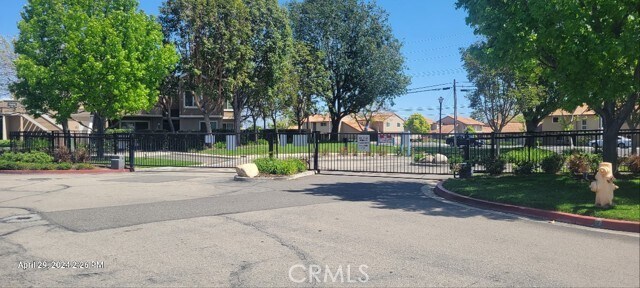 Building Photo - 10371 E Briar Oaks Dr